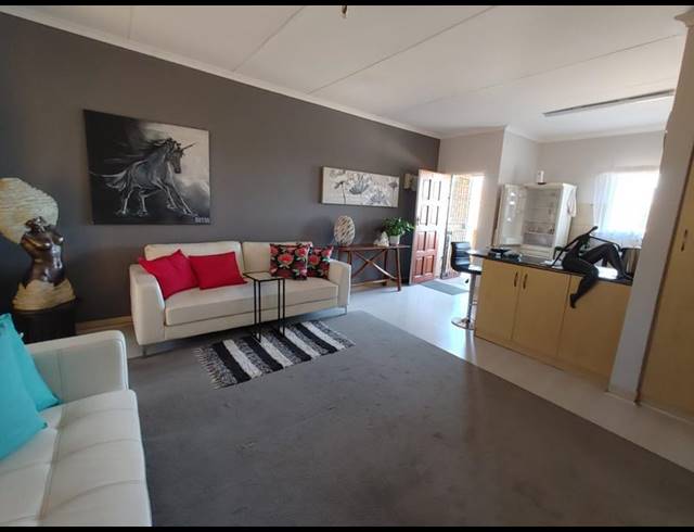 2 BEDROOM TOWNHOUSE FOR SALE IN SONNEVELD